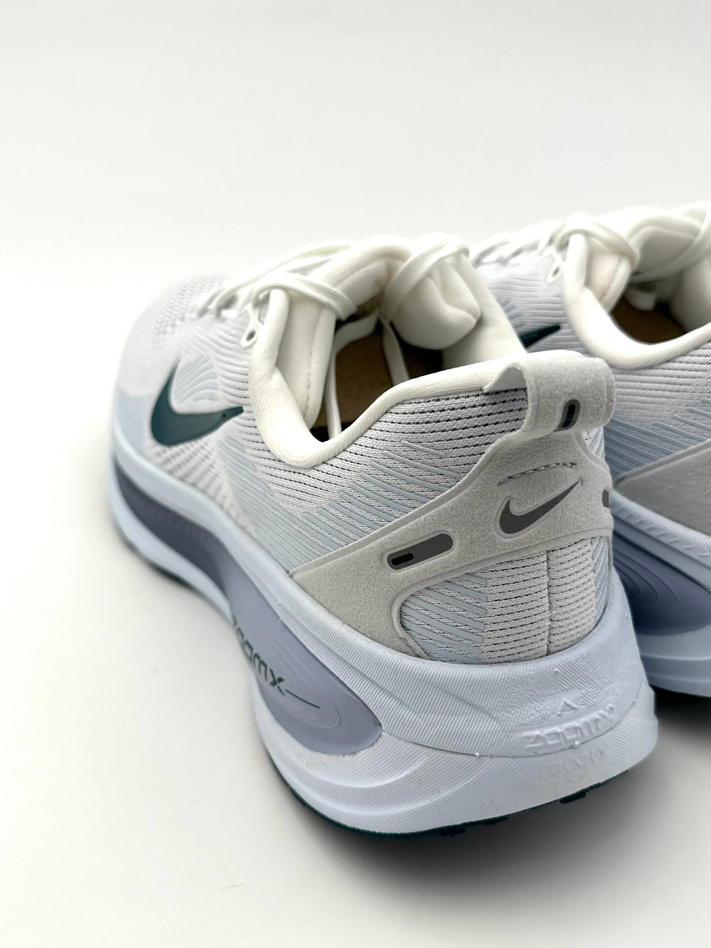 Nike Vomero 18 Refurbished
