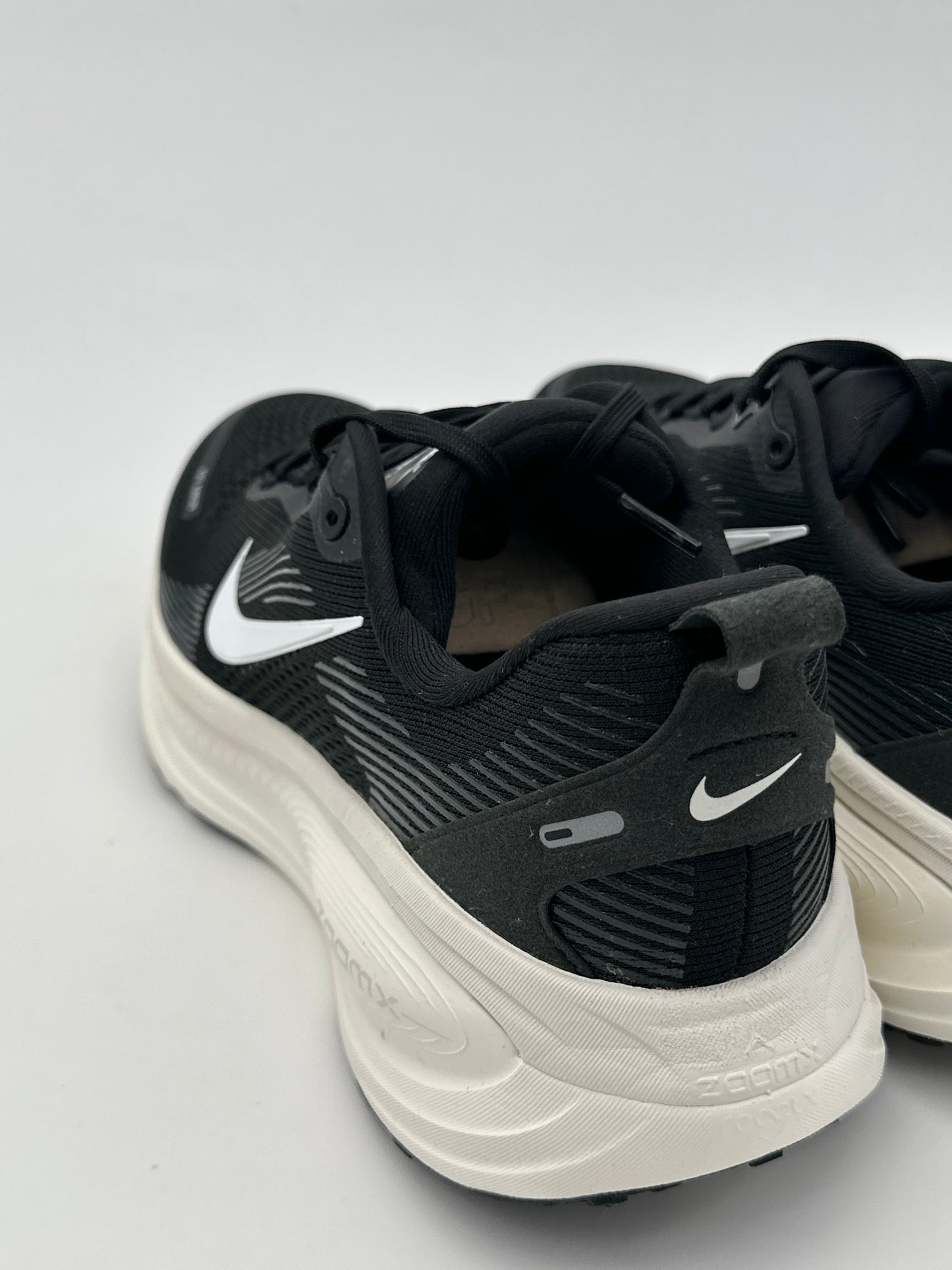 Nike Vomero 18 Refurbished