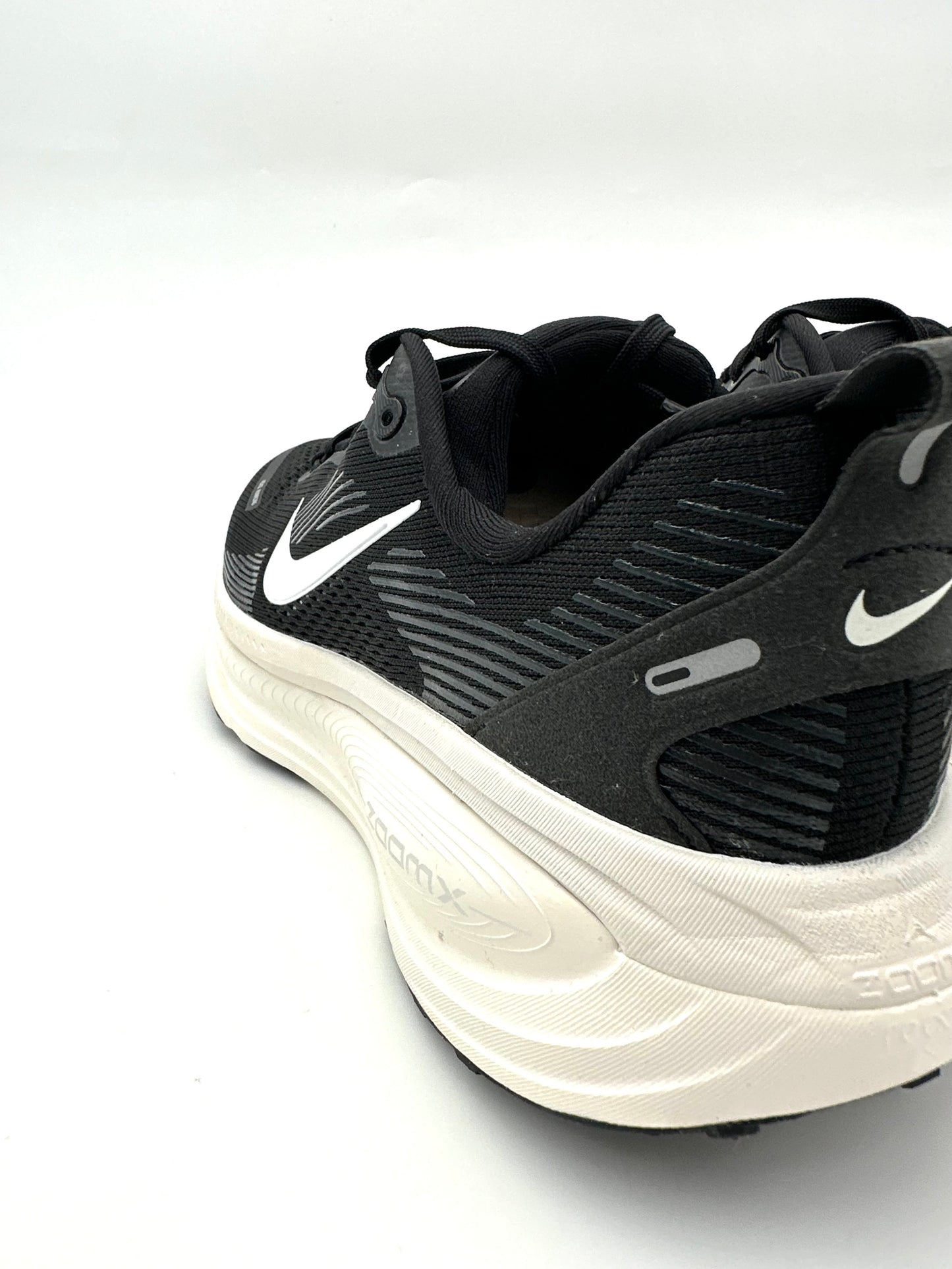 Nike Vomero 18 Refurbished